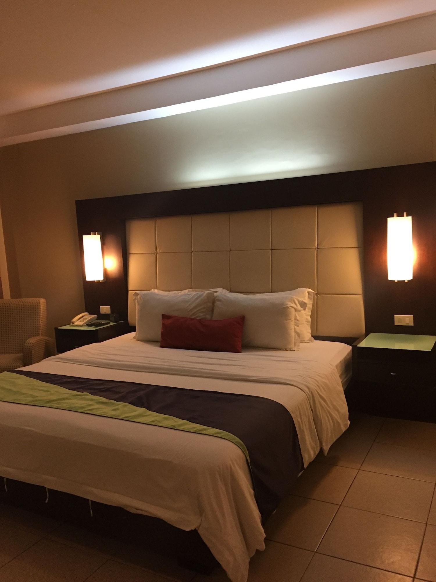 Circle Inn - Iloilo City Center Экстерьер фото