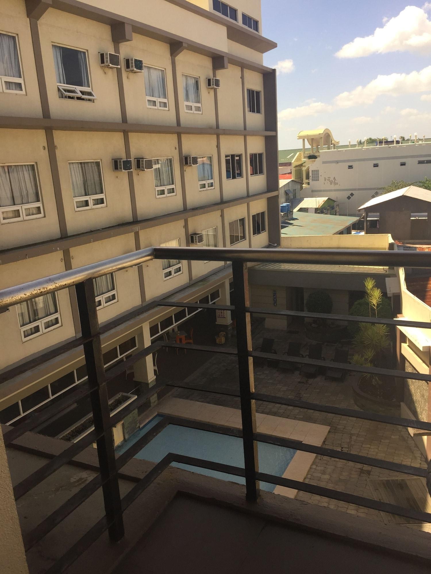 Circle Inn - Iloilo City Center Экстерьер фото