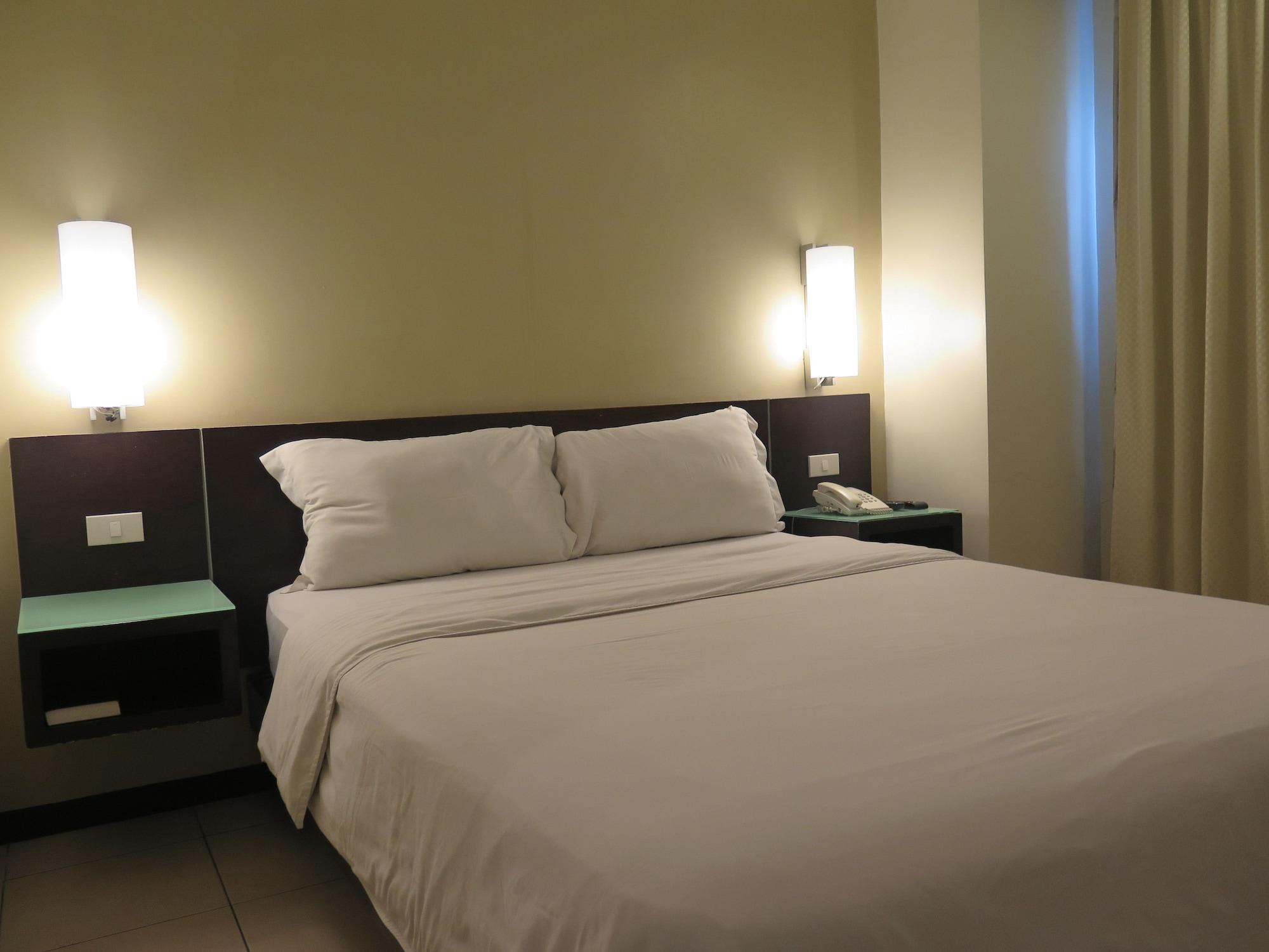 Circle Inn - Iloilo City Center Экстерьер фото