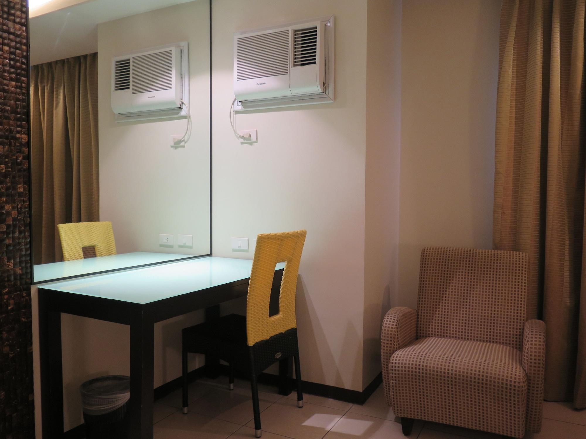 Circle Inn - Iloilo City Center Экстерьер фото