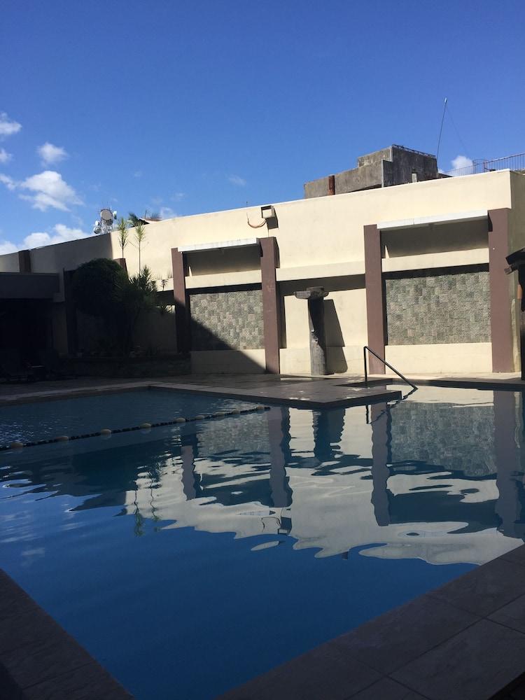 Circle Inn - Iloilo City Center Экстерьер фото