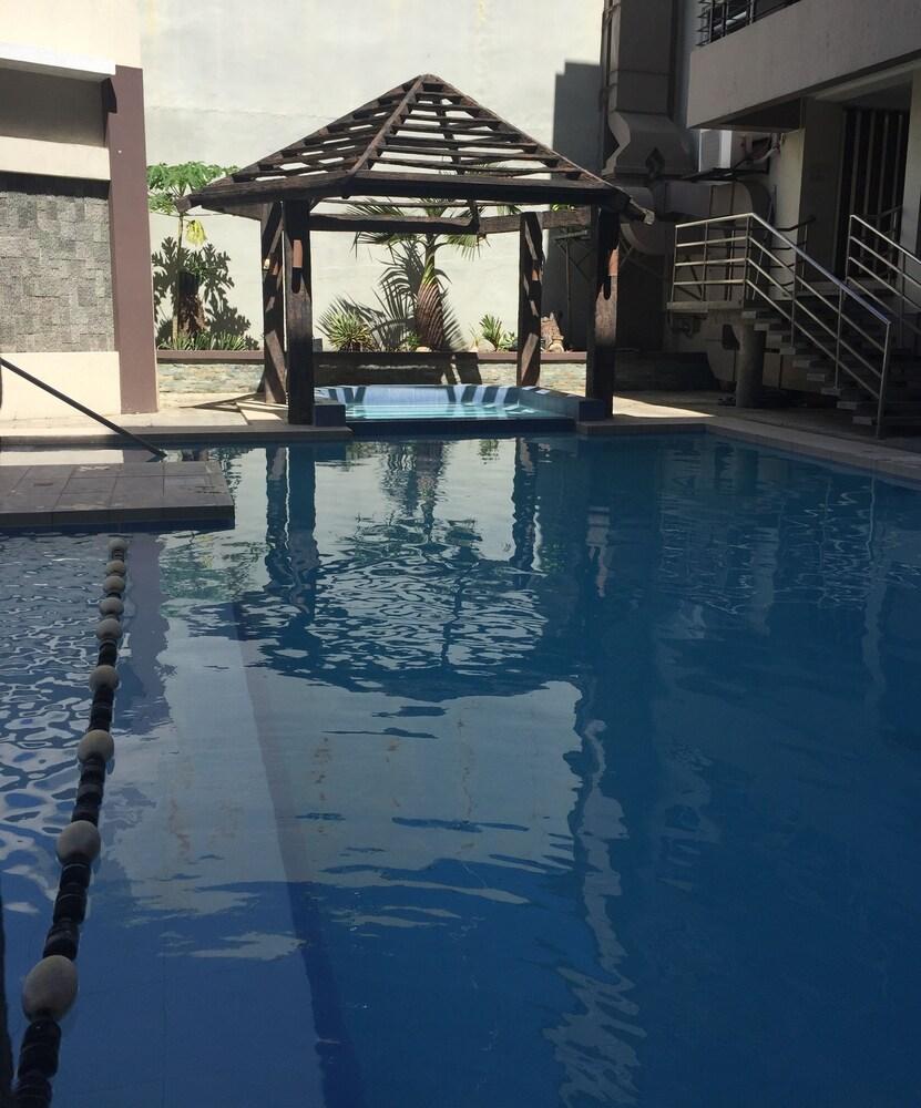 Circle Inn - Iloilo City Center Экстерьер фото