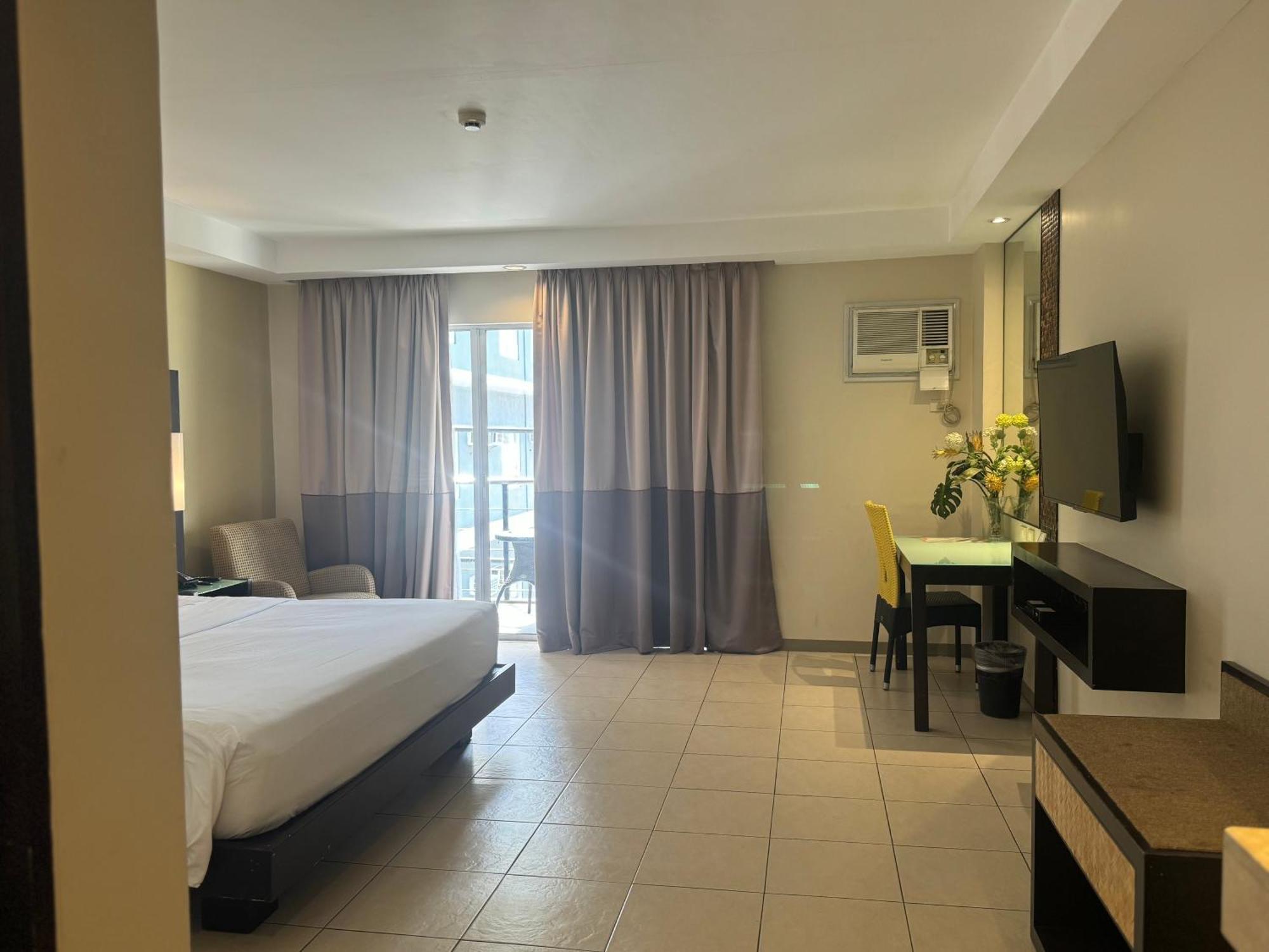 Circle Inn - Iloilo City Center Экстерьер фото
