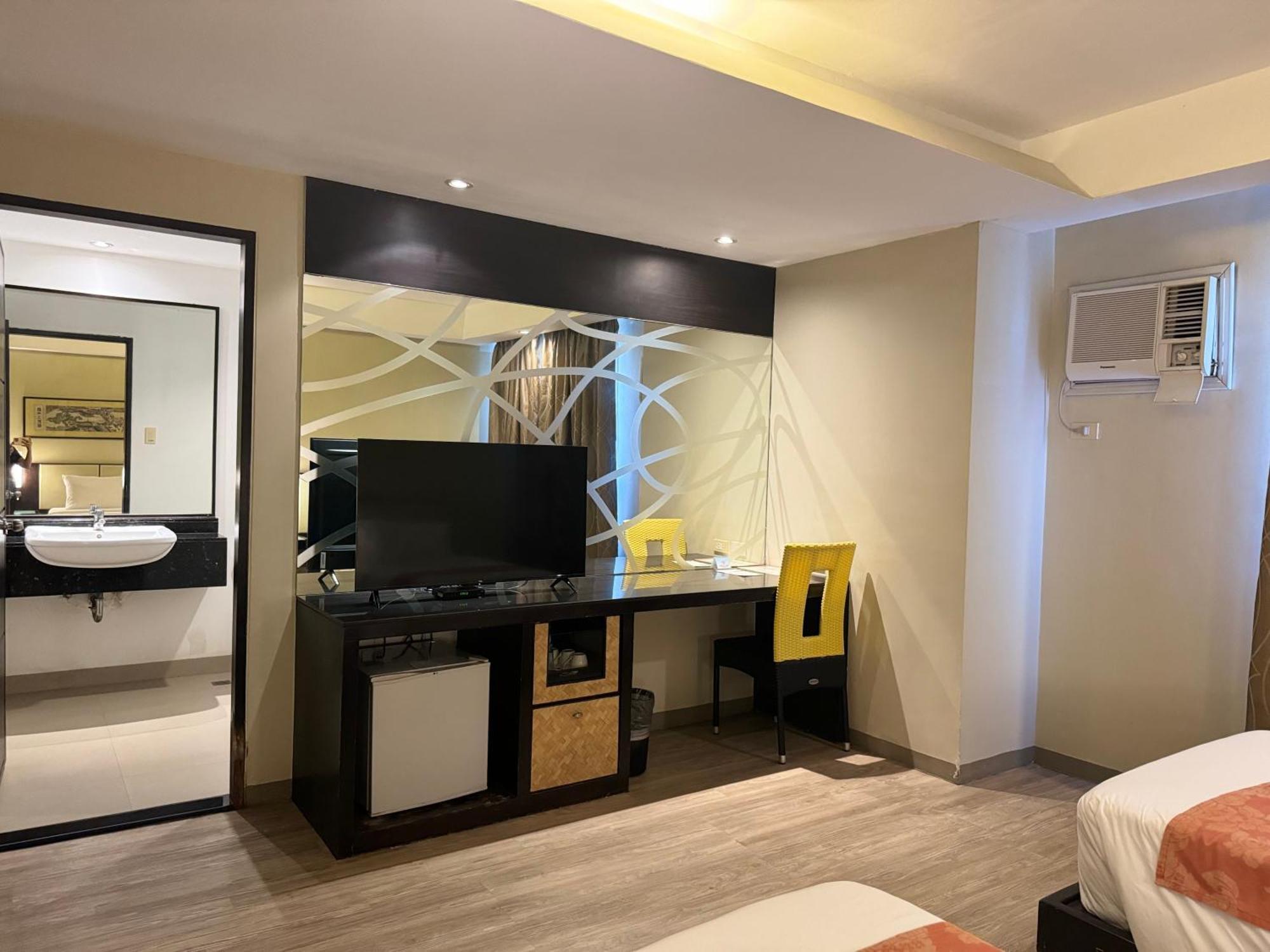 Circle Inn - Iloilo City Center Экстерьер фото