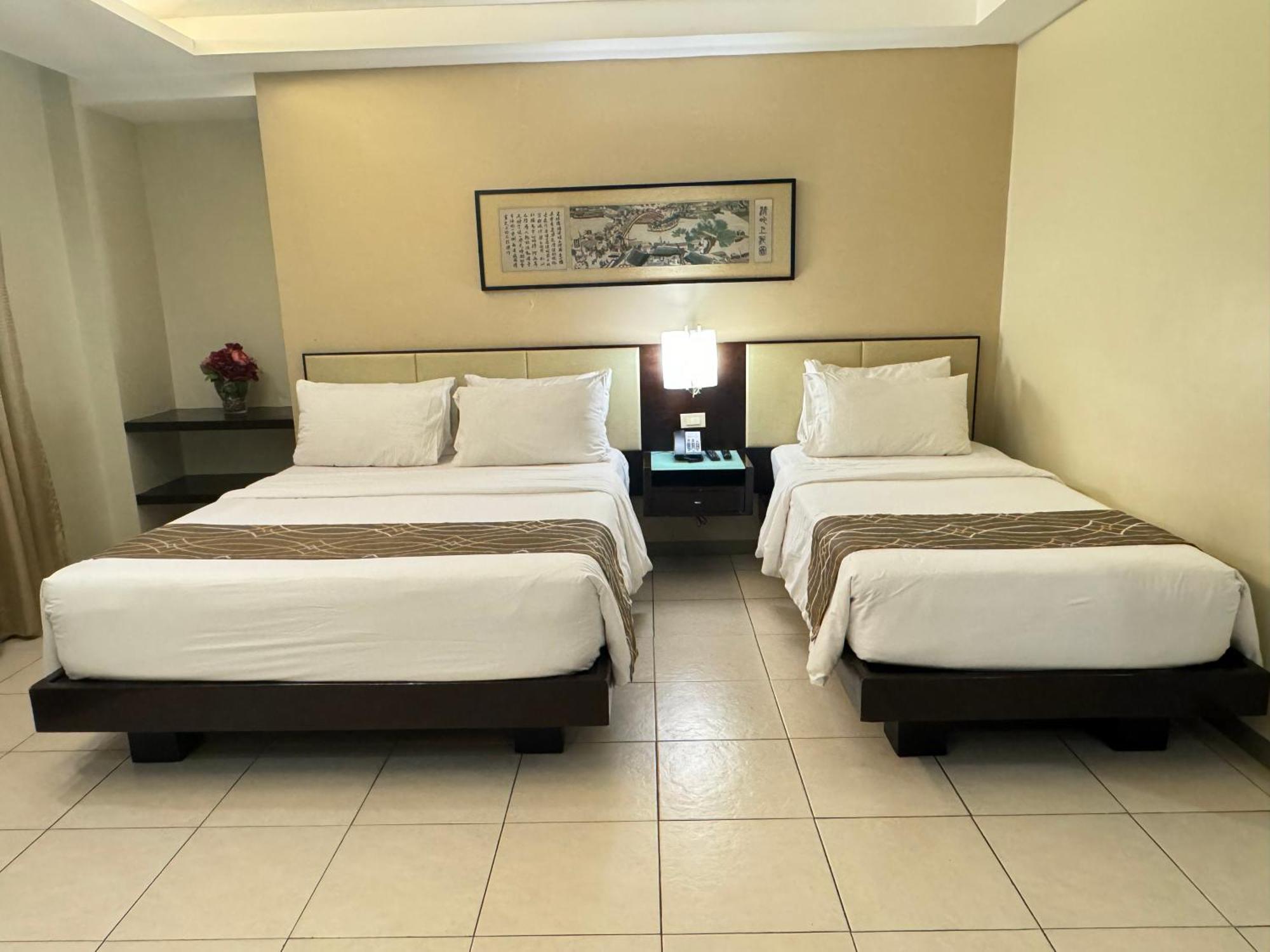 Circle Inn - Iloilo City Center Экстерьер фото