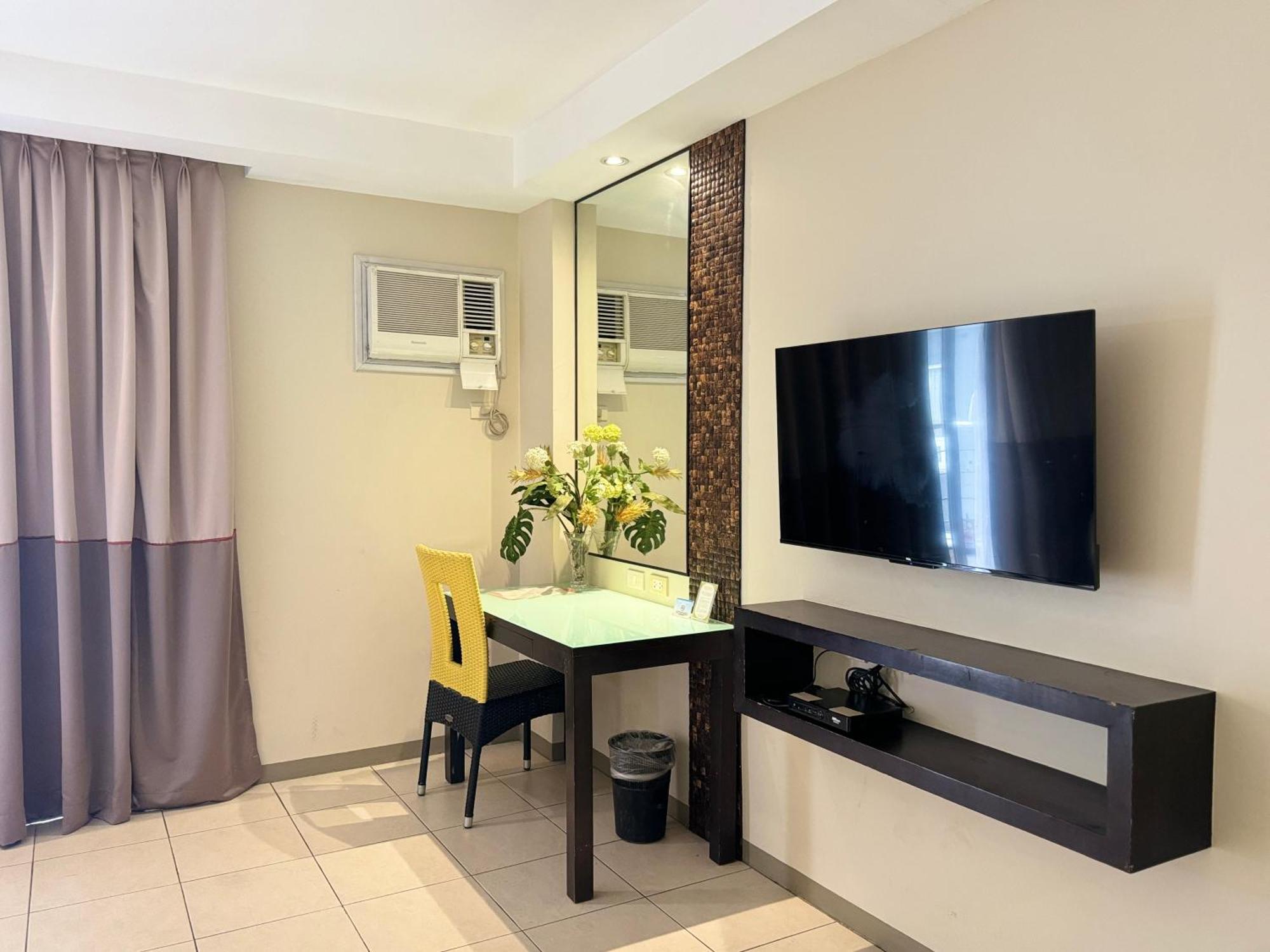 Circle Inn - Iloilo City Center Экстерьер фото
