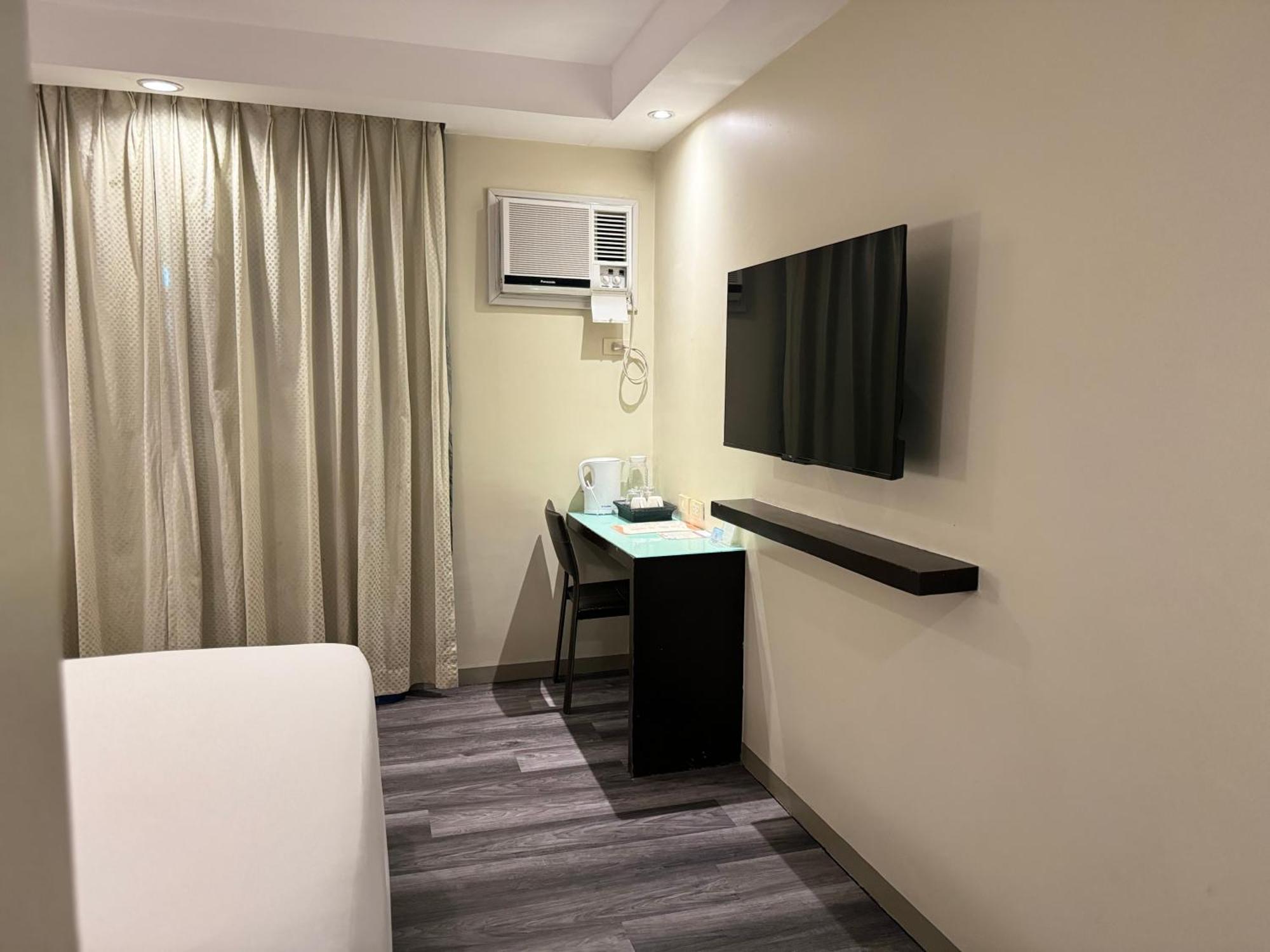 Circle Inn - Iloilo City Center Экстерьер фото