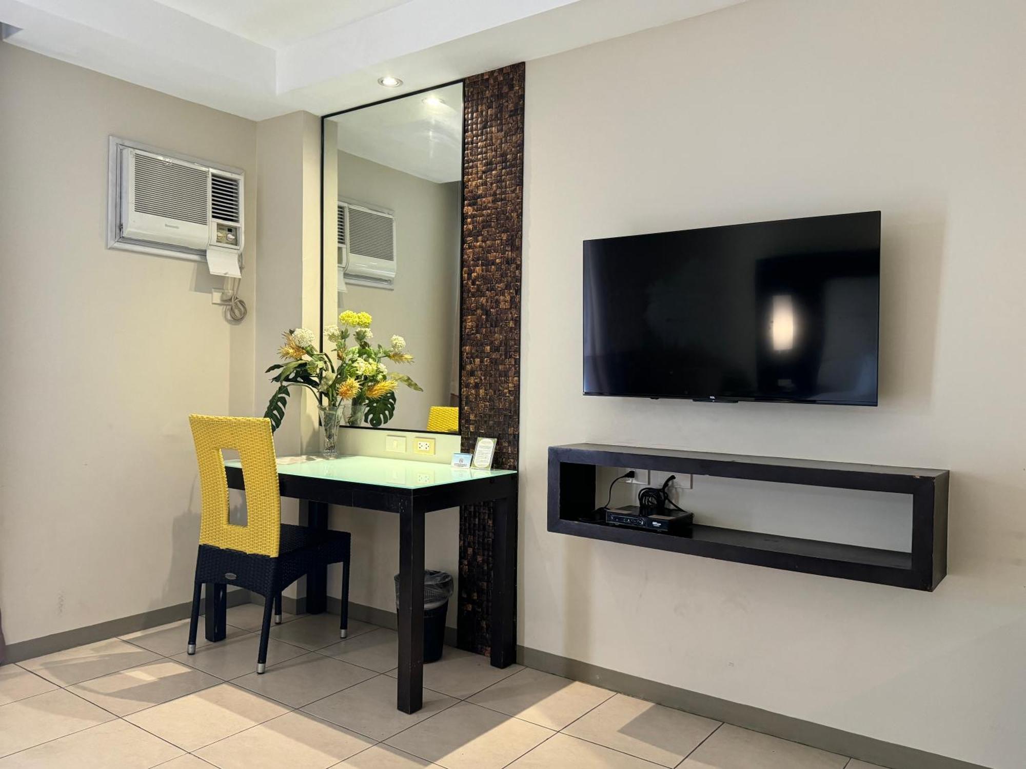 Circle Inn - Iloilo City Center Экстерьер фото