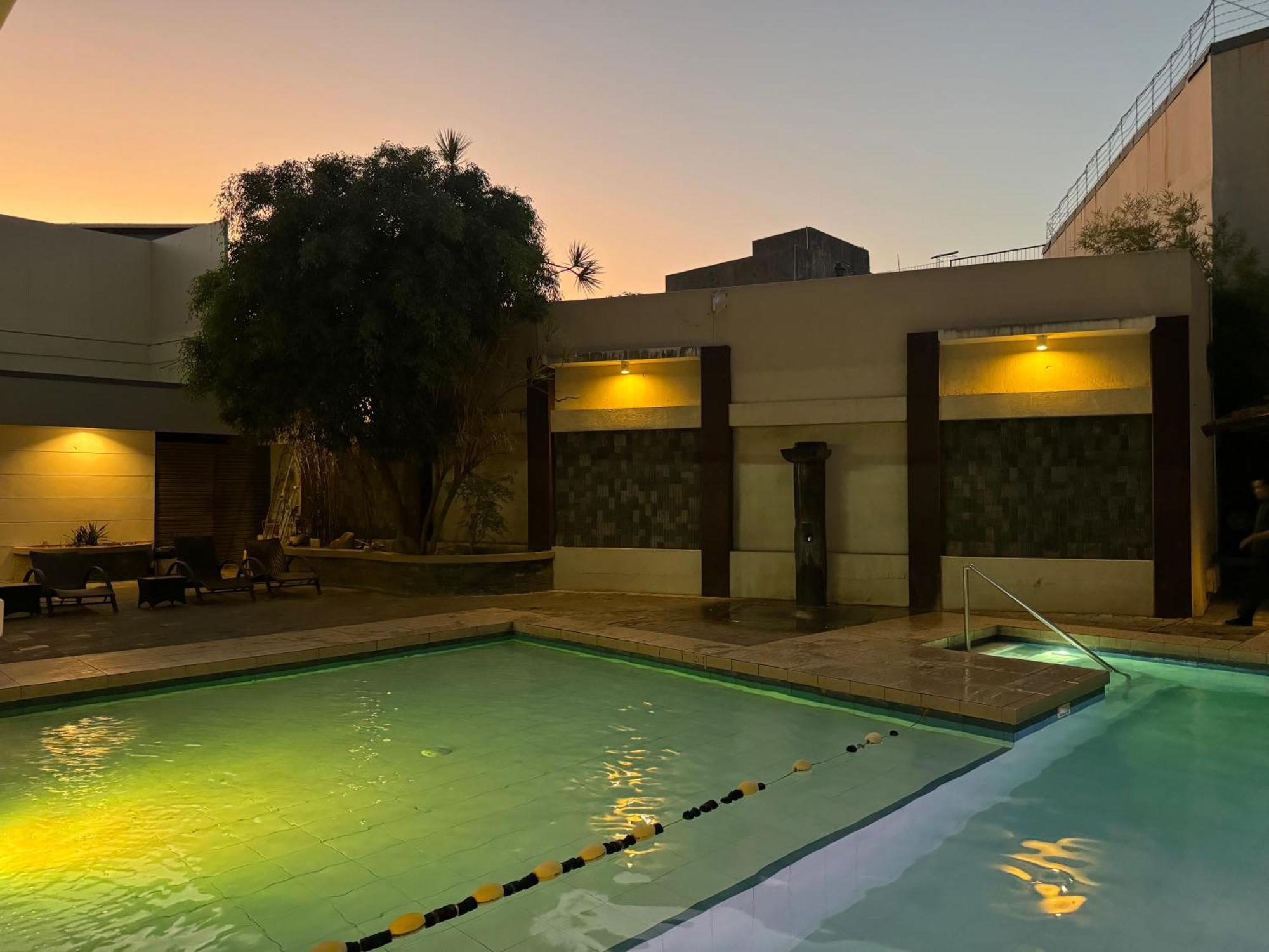 Circle Inn - Iloilo City Center Экстерьер фото