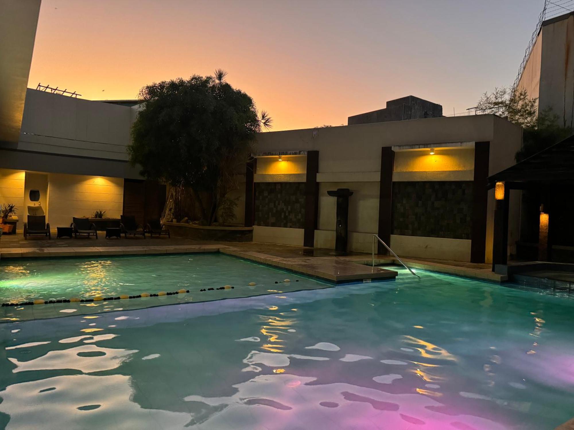 Circle Inn - Iloilo City Center Экстерьер фото