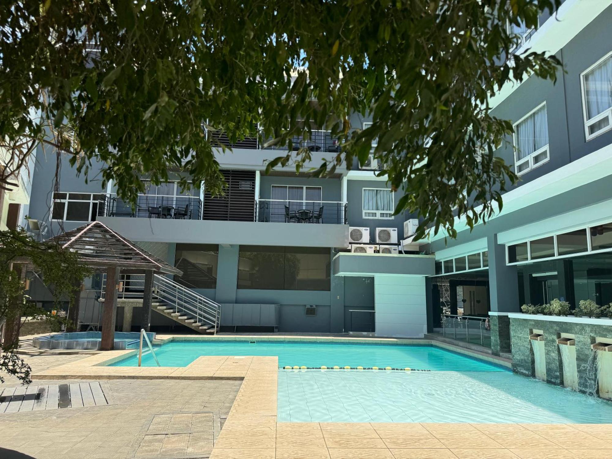 Circle Inn - Iloilo City Center Экстерьер фото