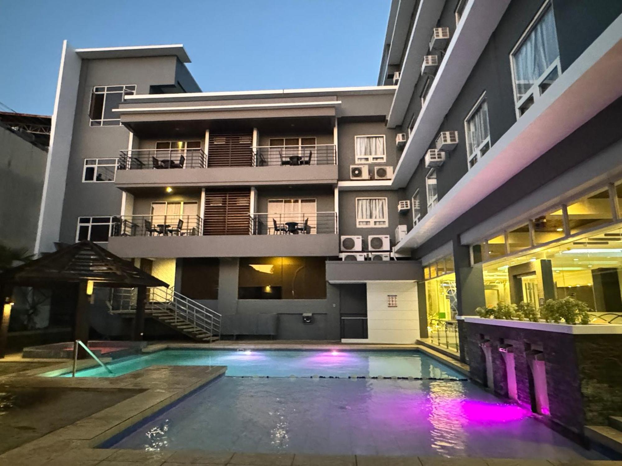 Circle Inn - Iloilo City Center Экстерьер фото