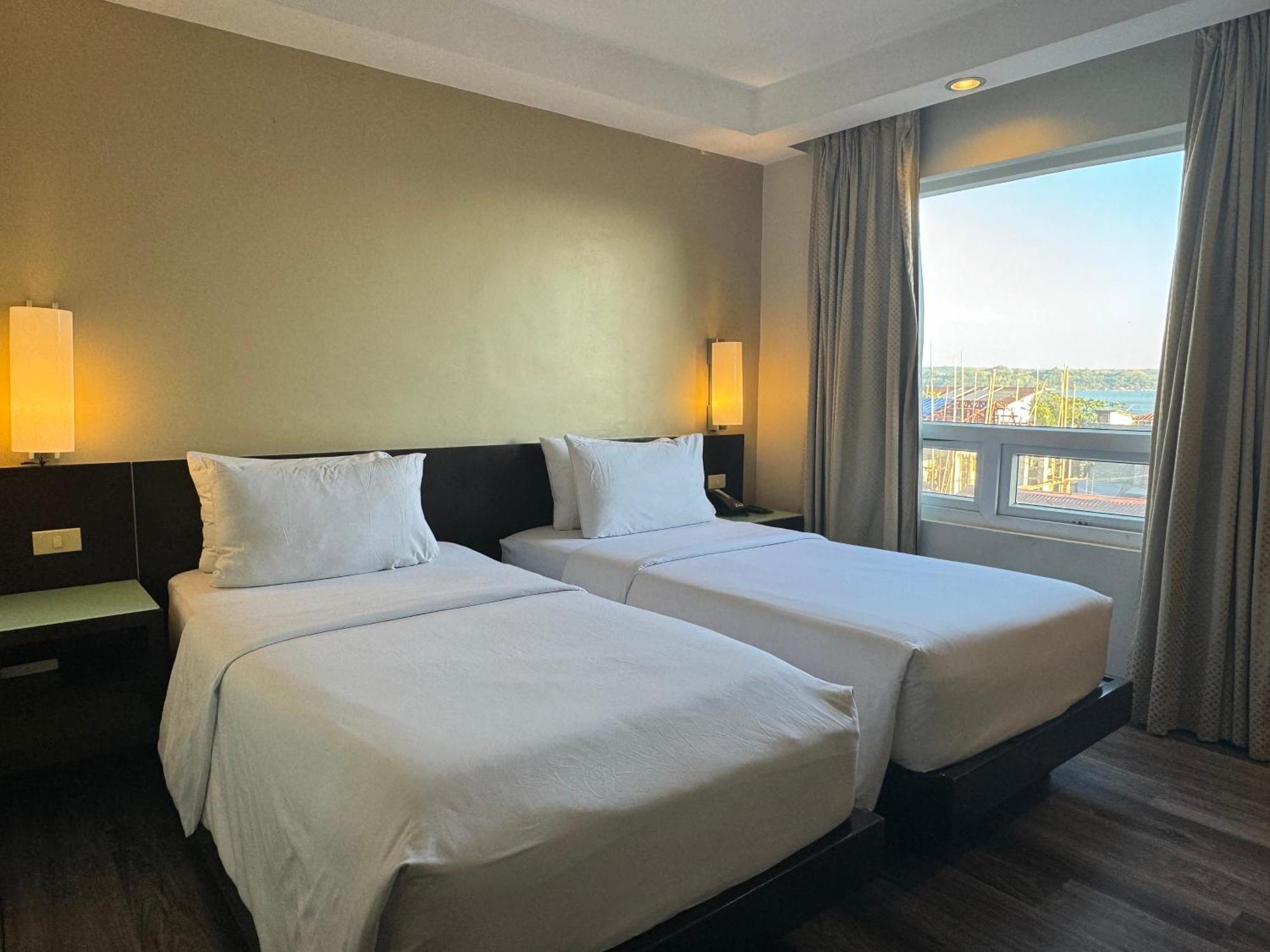 Circle Inn - Iloilo City Center Экстерьер фото